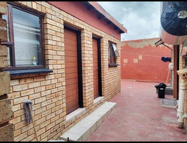 3 BEDROOM PROPERTY TO RENT IN DIEPKLOOF